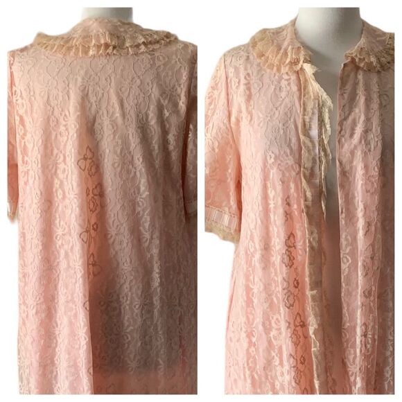 Vintage 1960s Odette Barsa Pink Lace Maxi Duster Robe Royalcore Regencycore M/L - Picture 3 of 10